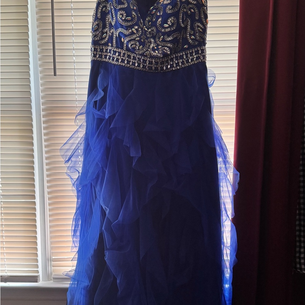 Elegant Blue Prom Gown
